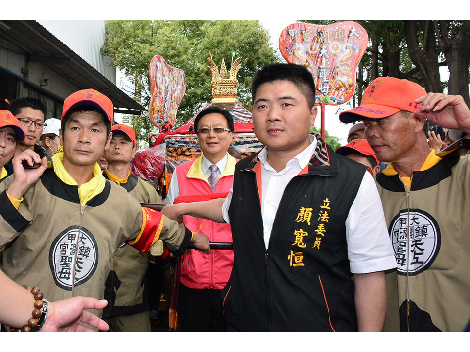 大甲媽祖遶境／彰化縣長卓伯源等人迎接聖駕