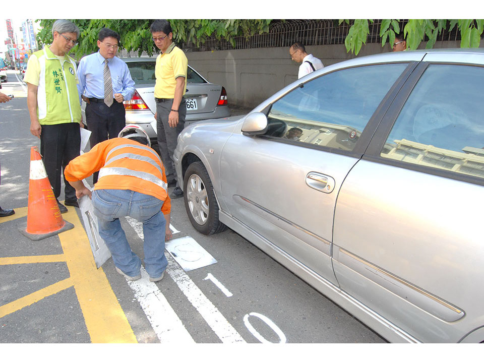 彰市600停車格實施收費 活絡商機杜絕路霸