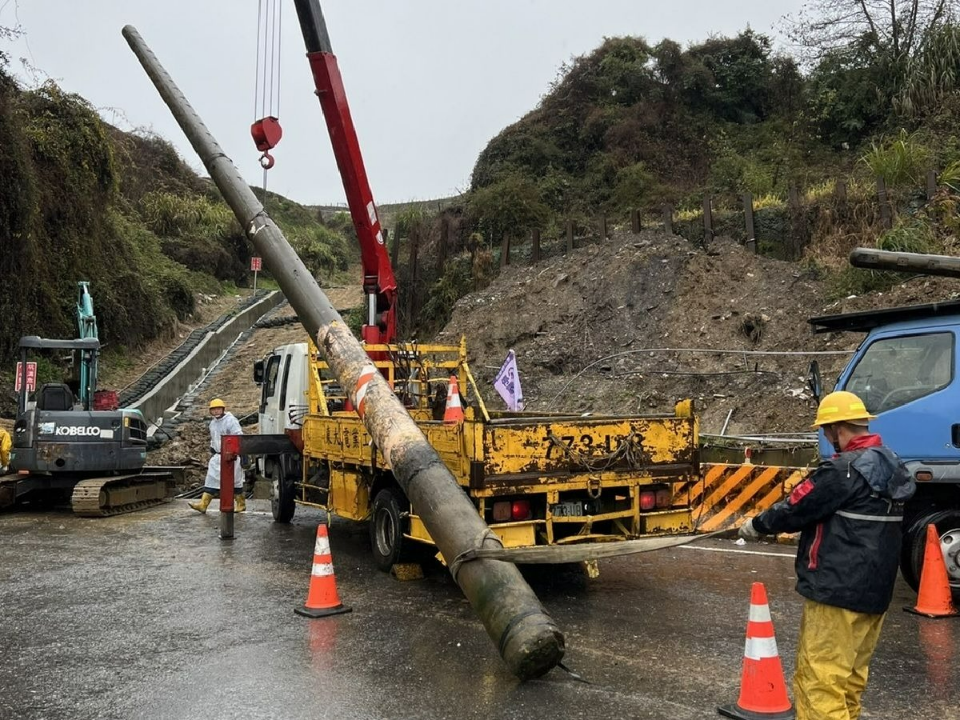 全台無預警大停電 王美花趕往台電駐守