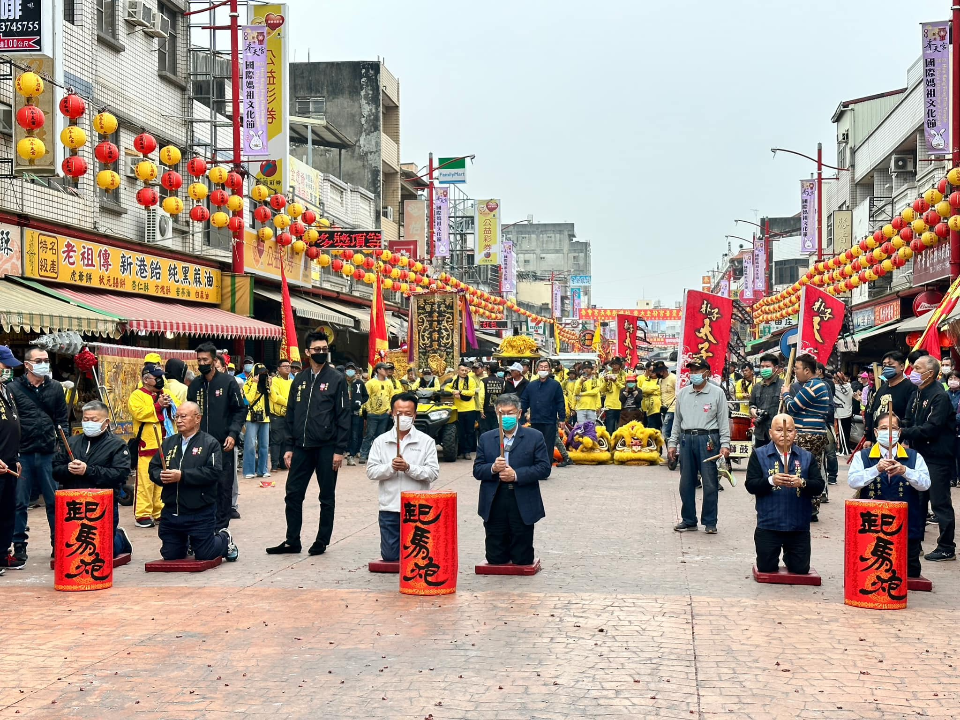 奉天宮媽祖元宵遶境 柯文哲翁章梁出席點起馬炮