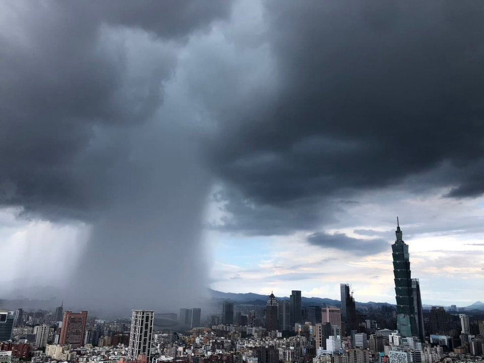 驚人雨瀑照曝光！誰開了水龍頭？