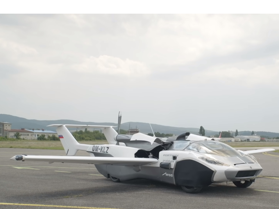 「空中飛車」首飛成功　３分鐘跑車變飛機