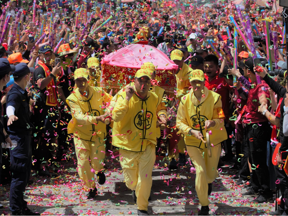 白沙屯媽祖進香萬人簇擁到北港  賴清德親臨接駕祈福