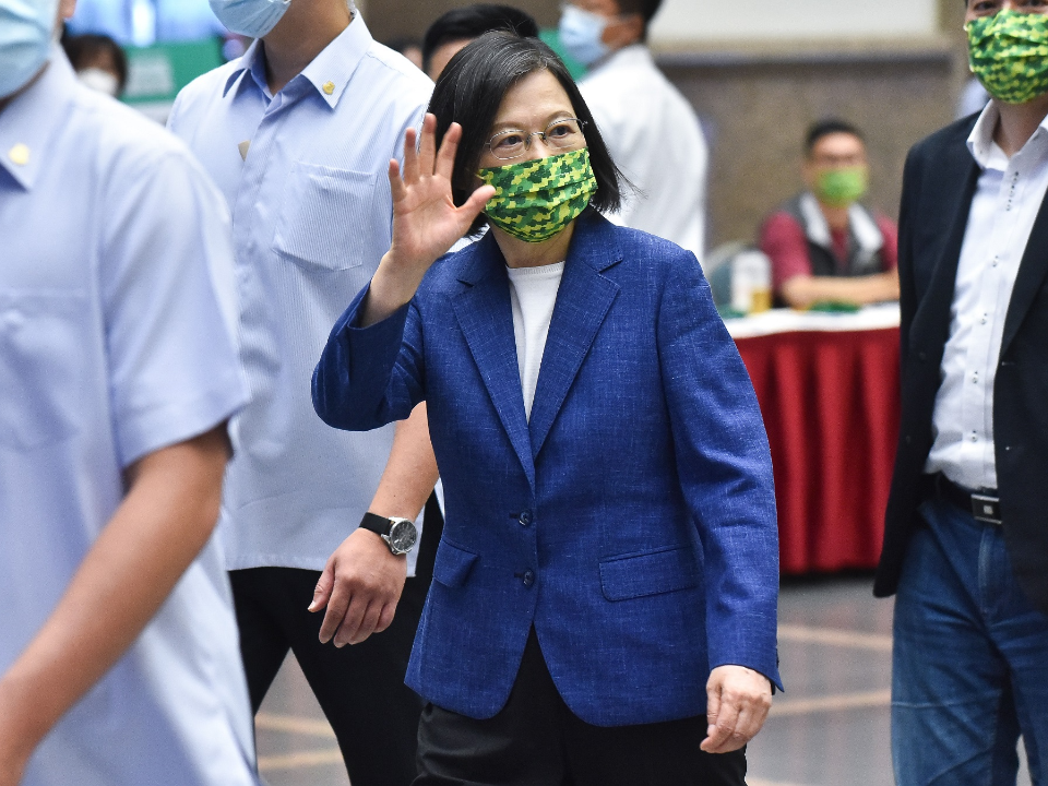 蔡英文影片喊話「顧好下一代」 網友超火大嗆爆