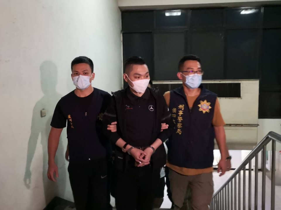 涉NFT洗錢詐欺！連千毅20萬交保 又被刑事局帶走