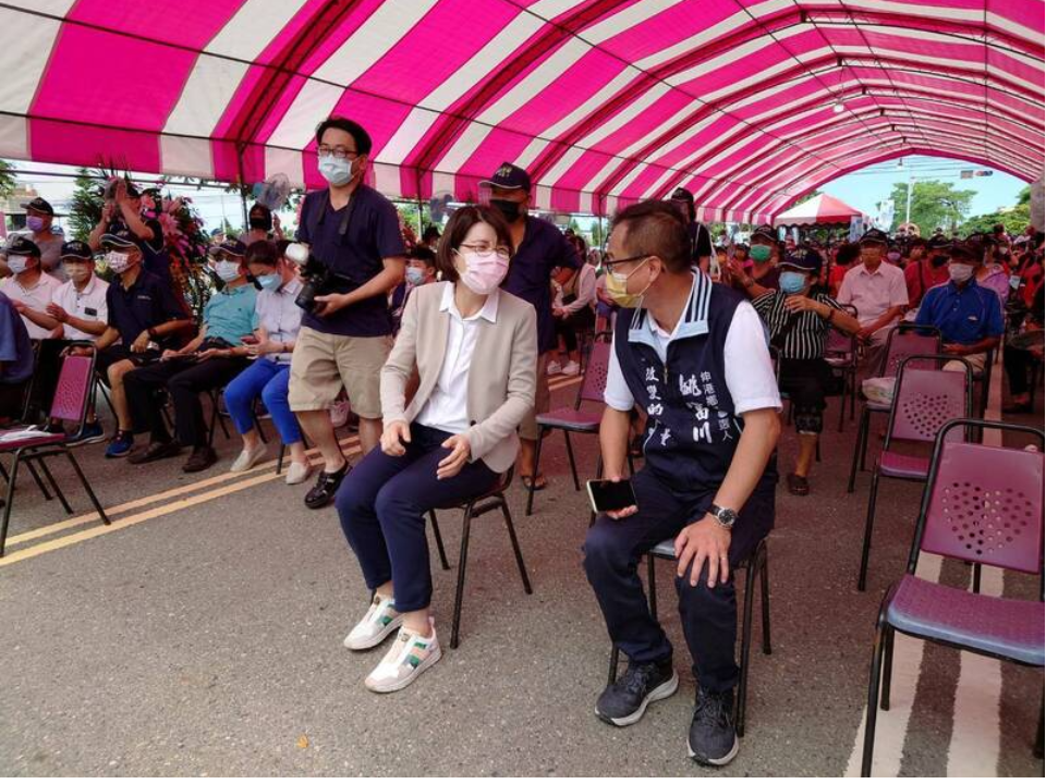 無黨籍警官姚富川參選伸港鄉長 黃秀芳站台引爆地方選情