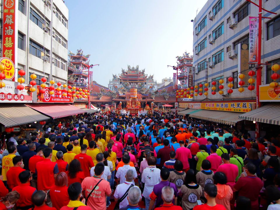 「呷豬公肉保平安」奉天宮祝壽大典萬人空巷