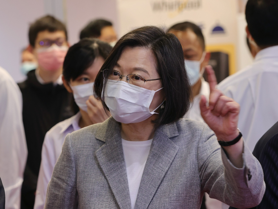 總統隔離中 深夜首發聲曝現況