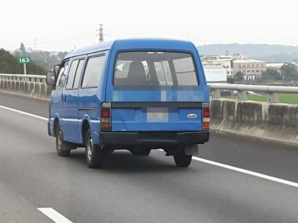 看到「藍廂型車」皮繃緊！ 國道警察：還有黑銀兩款式