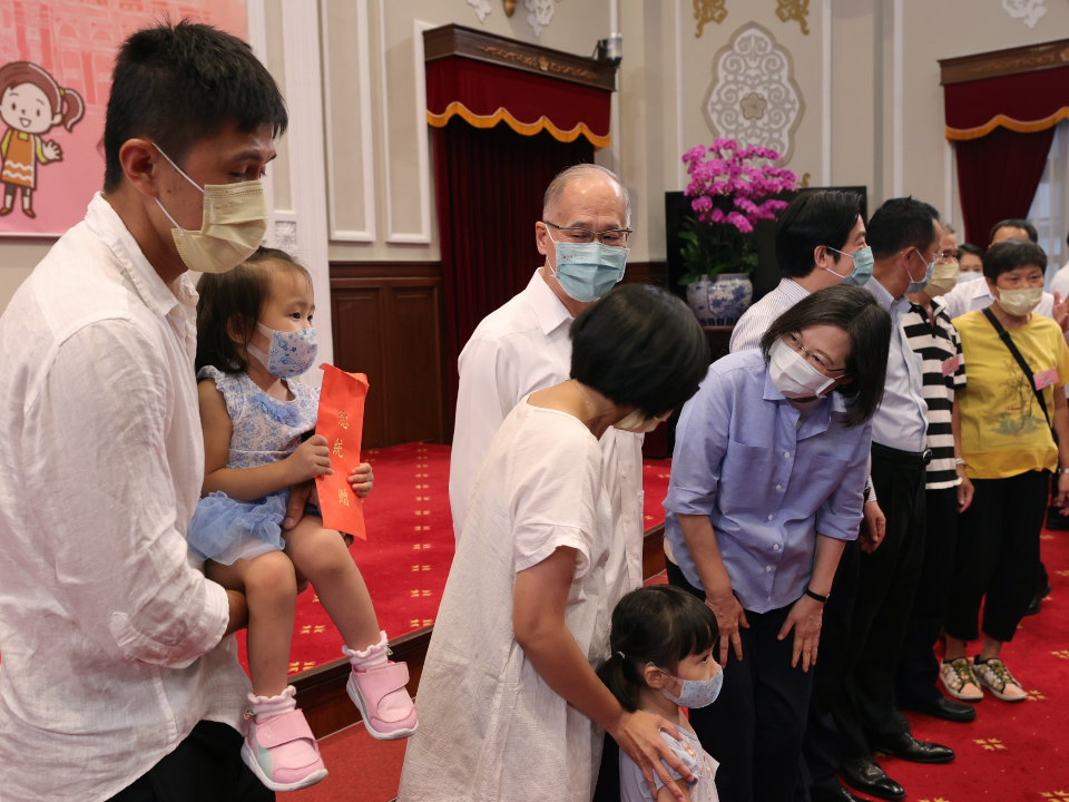 蔡政府連爆「青年態度大轉彎」