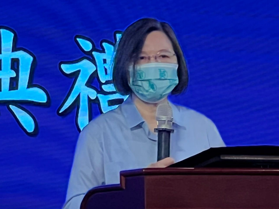小英餐會獨漏他 真心換絕情