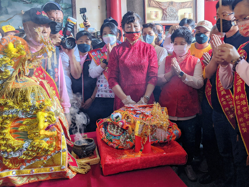 南瑤宮進香重頭戲！飲水思源精神「媽祖換龍袍」