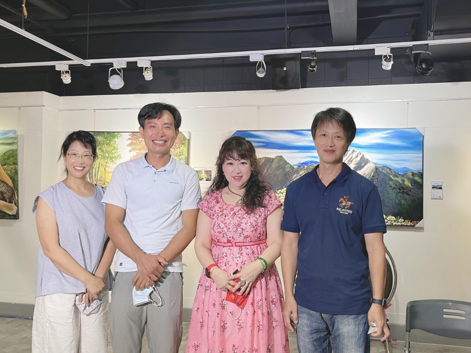 國際藝術家黃琯予 大地之愛藝術展至9/1日止