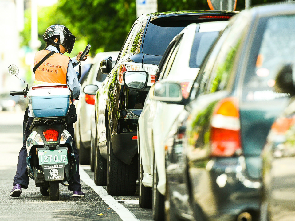 「霸王車」要注意！久佔車格停超過30天就拖吊