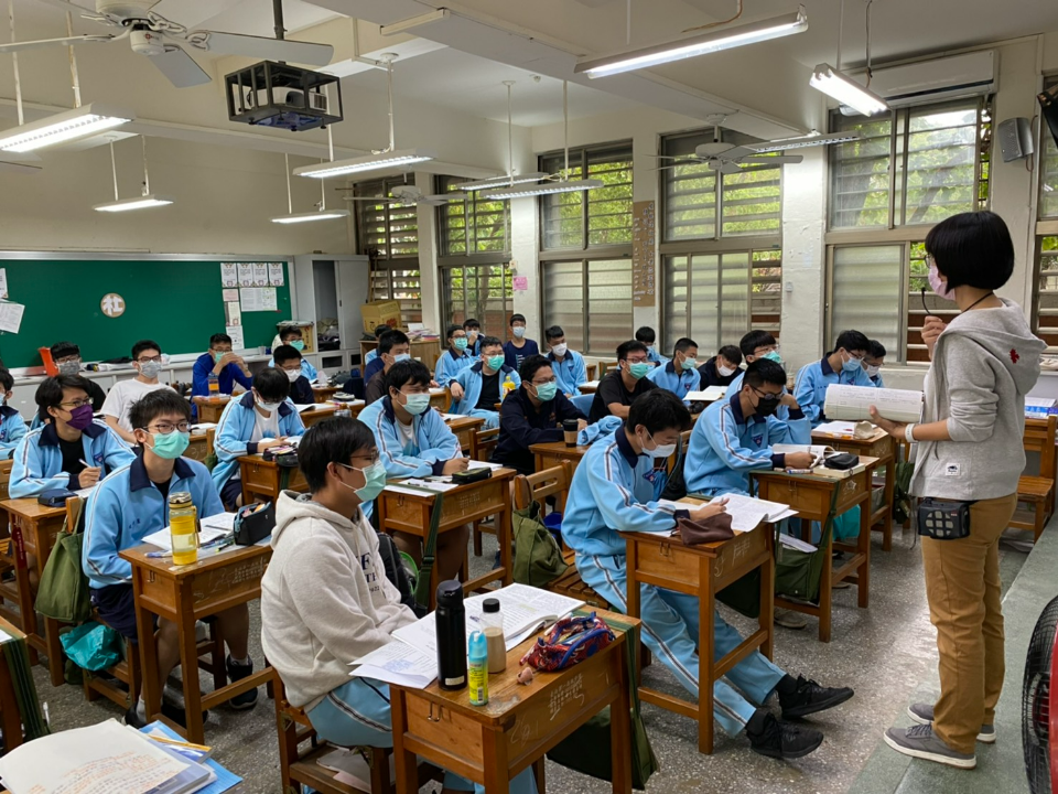 停課波及800校 學生染疫數出爐