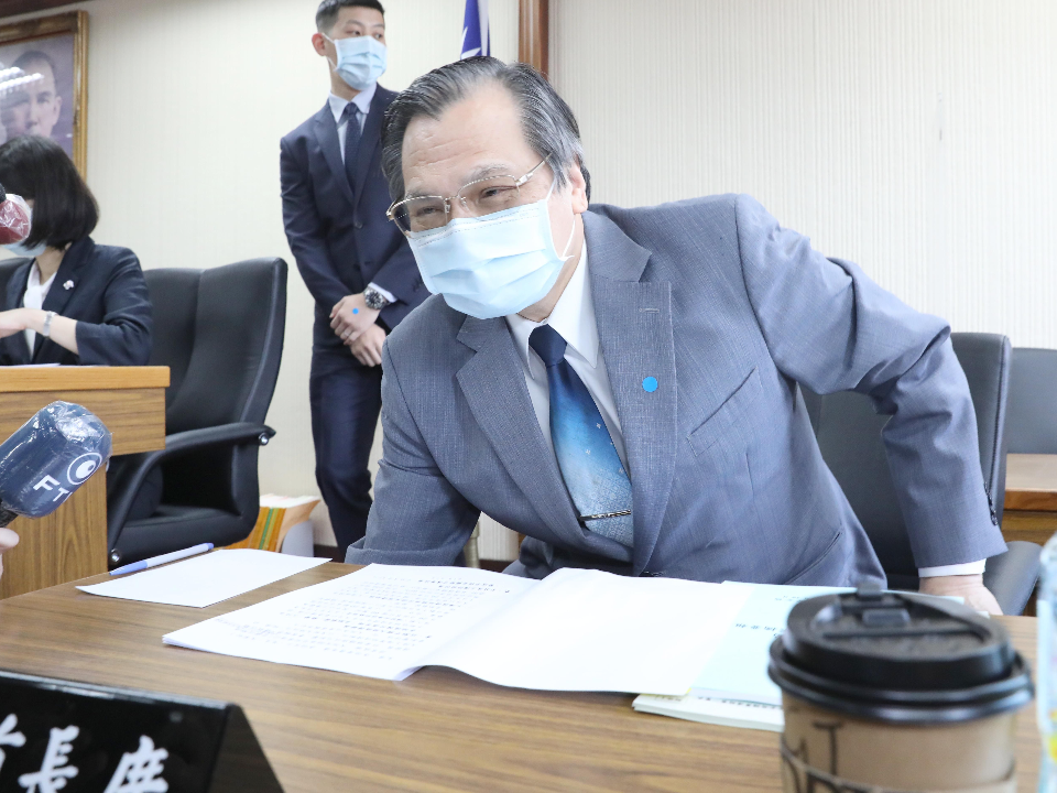「非辭職」陳明通消失台大國發所