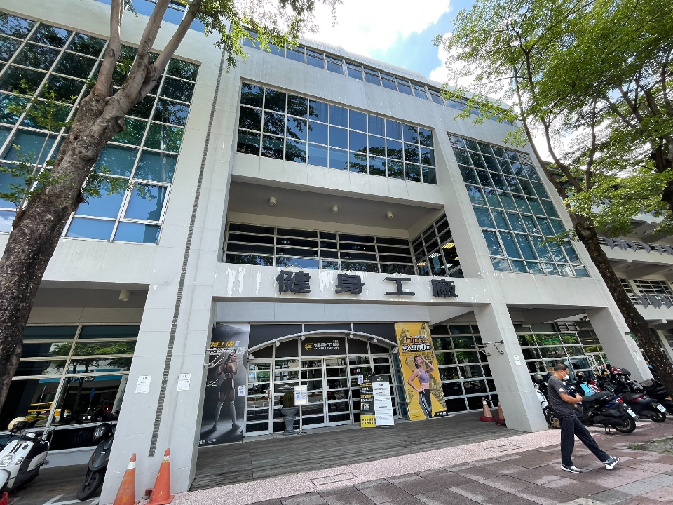 廖老大直播「勾纏闆娘」！健身工廠發千字反擊