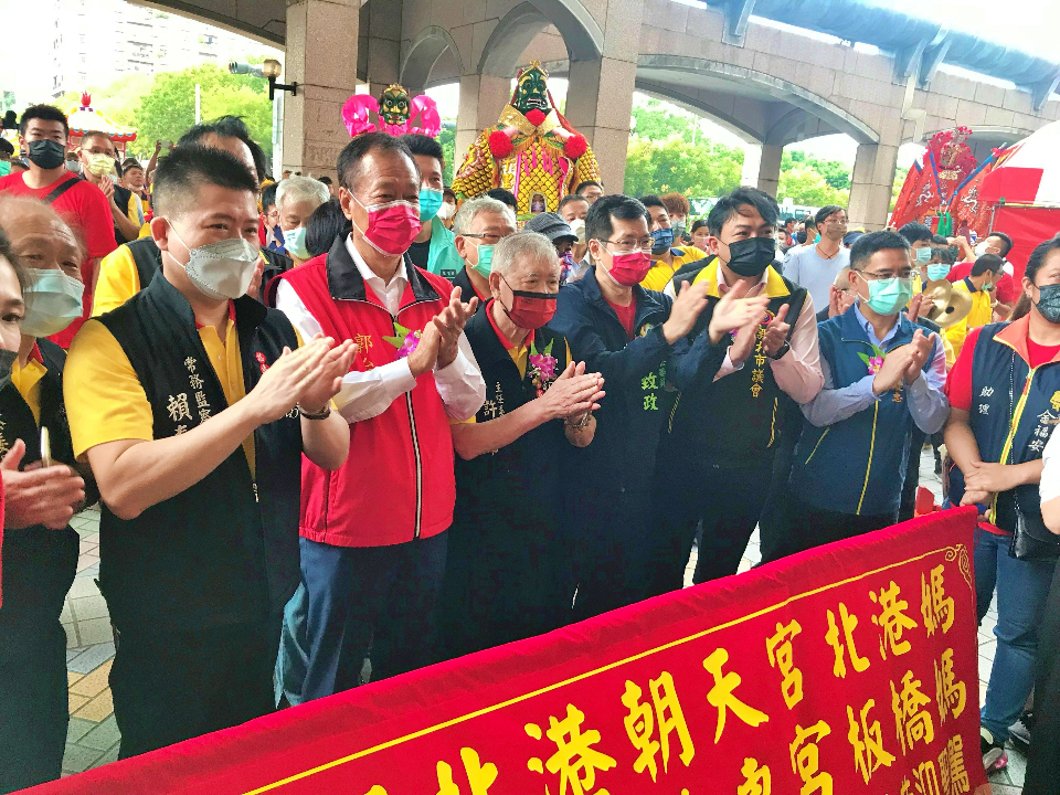 郭台銘接駕！北港媽鐵路環島祈福  首站駐駕新北3天