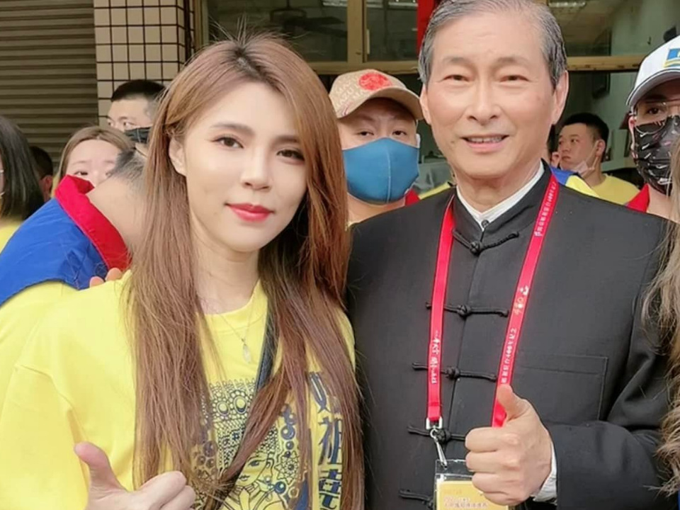 女星護白狼！控警毆打未成年 網怒打臉