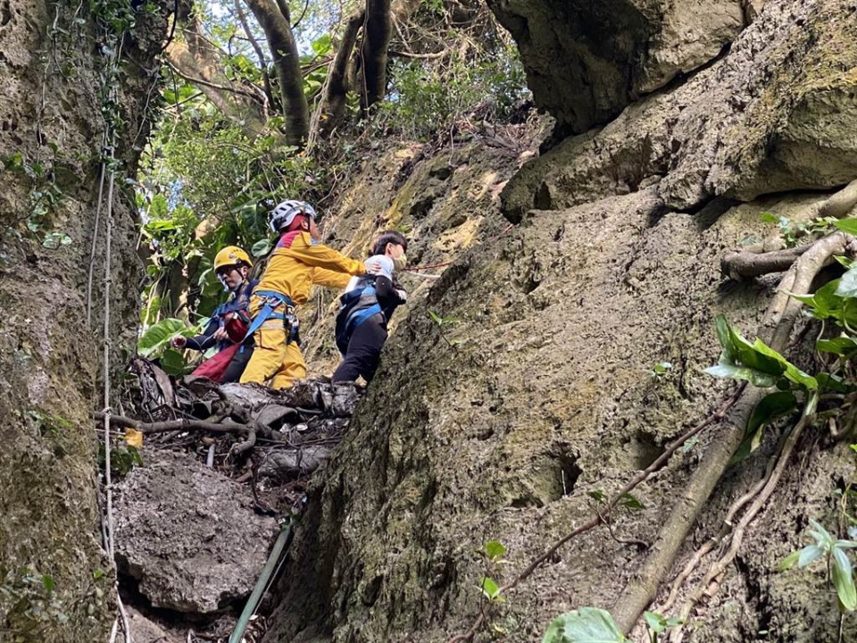 完蛋！闖軍事要塞「壽山雷達站」受困獲救後送辦