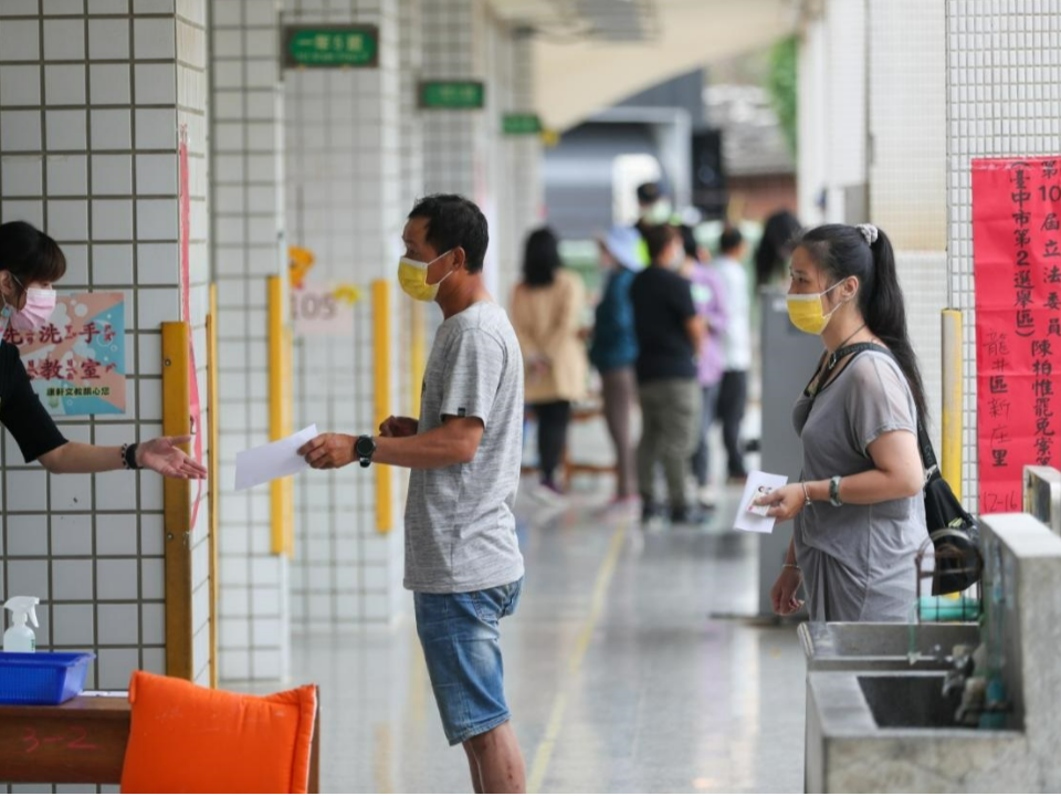 陳柏惟罷免案已現排隊人潮 投票率估約4成7 