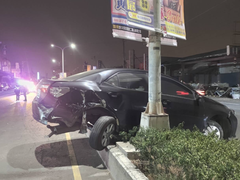 休旅車撞轎車？搶看大甲媽遶境恍神出撞況  