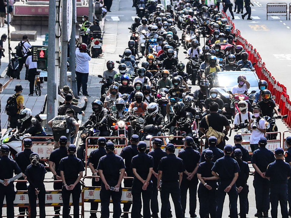 返鄉投票爭路權！重機擬年底再上國道 逾5千機車擠爆凱道