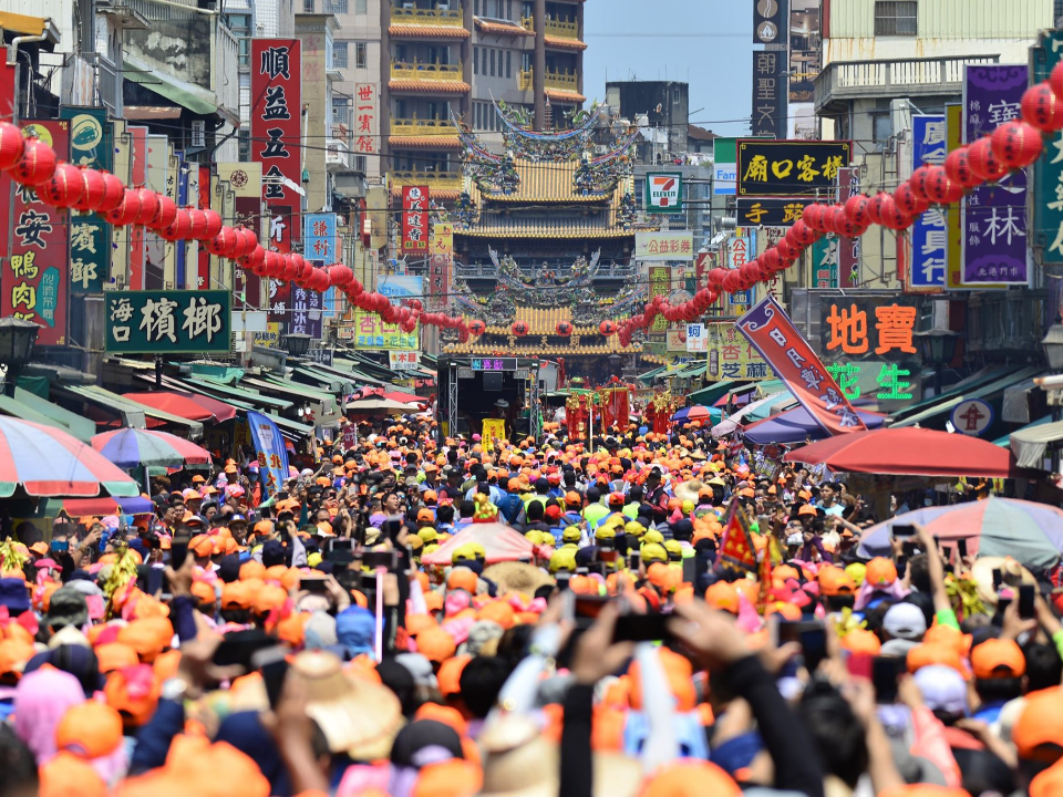 人情味！媽祖疼惜農民 停轎逛西螺市場信眾讚爆 