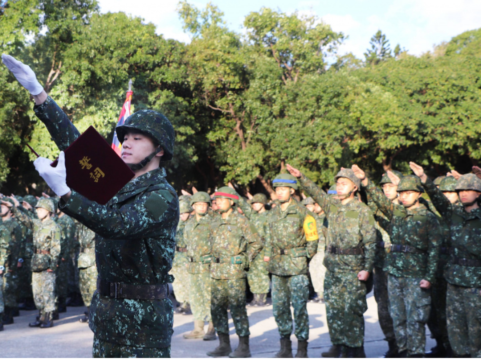 軍紀敗壞！入伍10天就逃兵 偷拍 跳樓 討債全都來