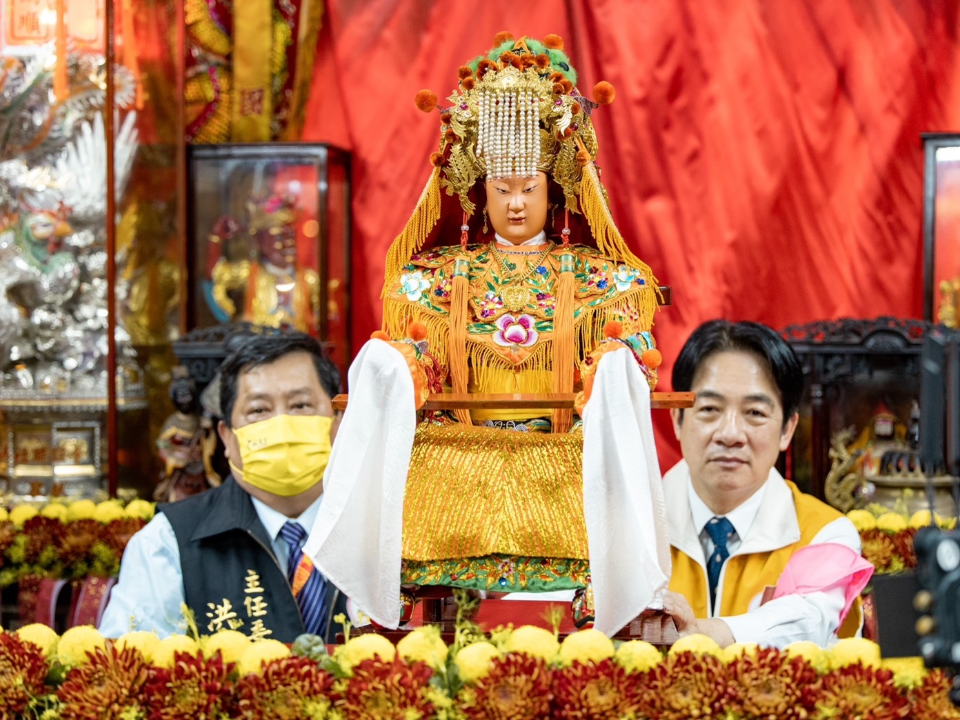 宗教政治學 賴清德恭迎白沙屯媽祖出神龕 