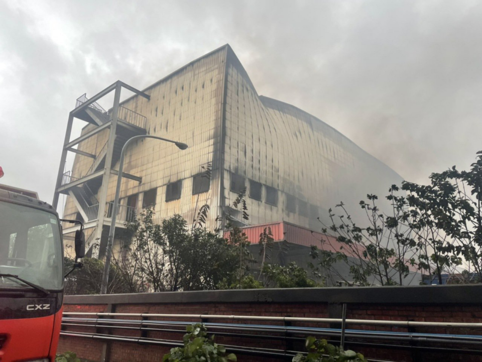 鹿港工廠大火 機器人滅火建功