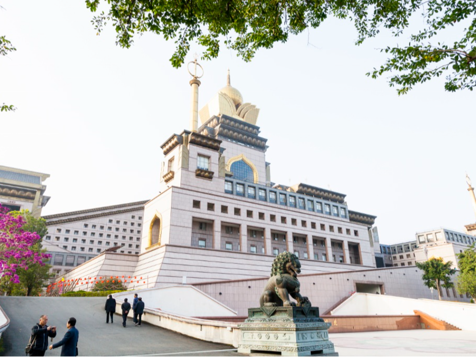 師兄幫師弟取經？中台禪寺爆六根不清淨