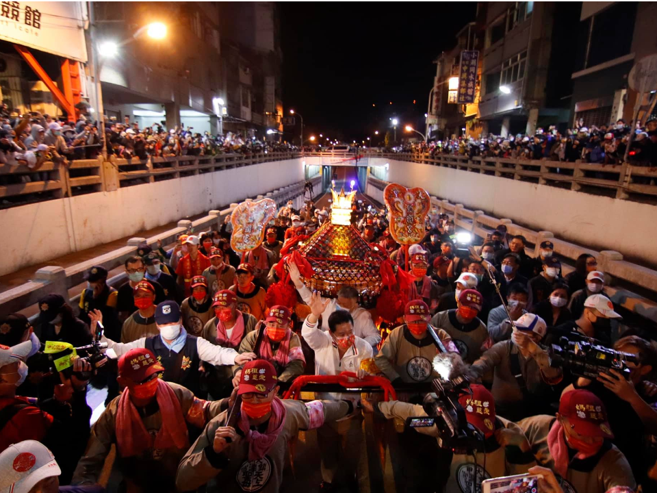 搶眼球焦點「媽祖盃格鬥賽」 民生地下道防搶轎 300重兵部署