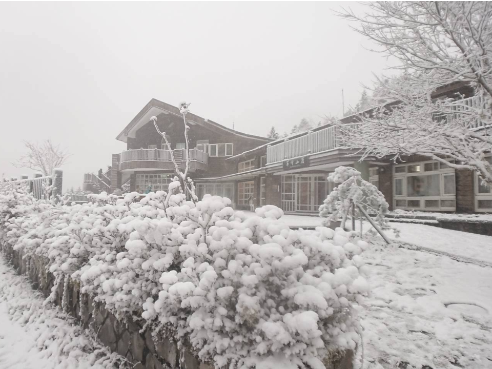 太平山下雪了 山莊變身銀白世界