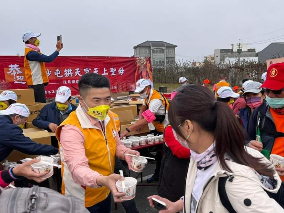 顏寬恒設點心站迎白沙屯 回報7年前「緣份」