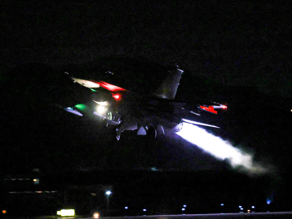 夜間緊急起飛　F-16V戰機執行戰備任務