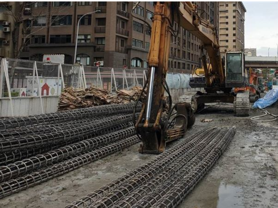 大巨蛋鋼筋重落地！北市府震怒撂停工