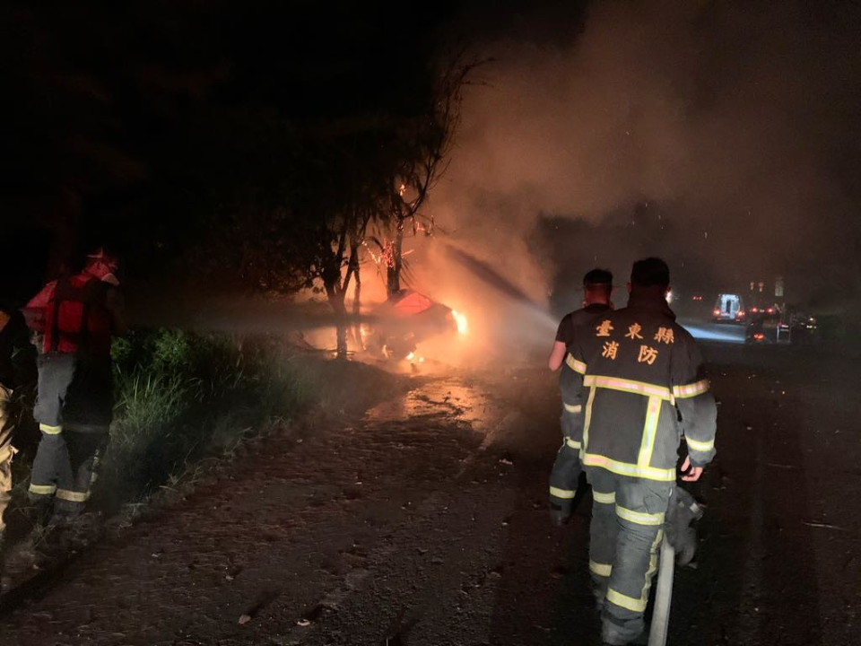 競速自撞？台東公主道深夜火燒車 燒成焦屍難辨識