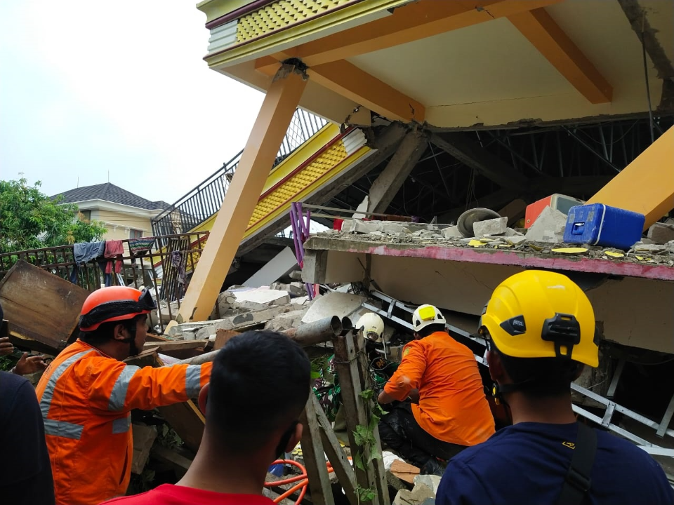 印尼6.2地震飯店倒塌 至少3死24傷