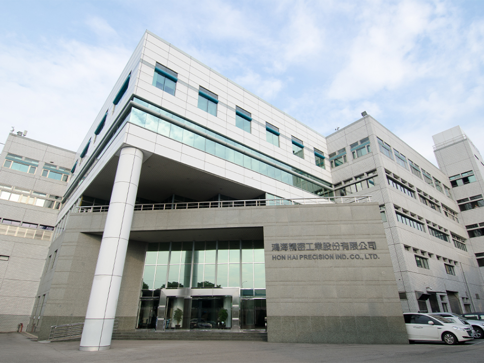 鴻海「內鬼」A上億 判賠千萬