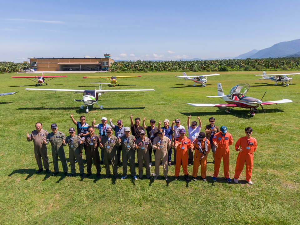  「空中嘉年華」輕航機降落恆春機場