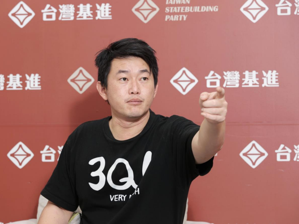 傳退黨？陳柏惟凌晨發文澄清