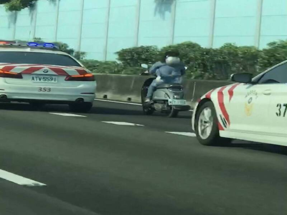重機界小綿羊！4台國道警車狂追39公里逃脫 