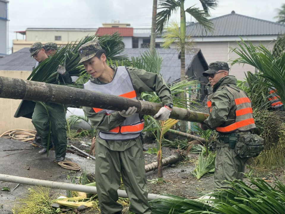 屏東龍捲風災情 國軍協助清理家園