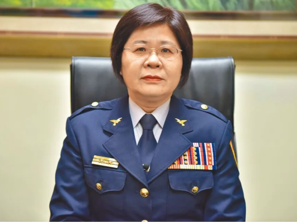 32高階警搬風 首見女警三線三星