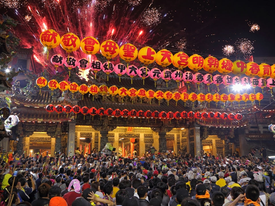 大甲媽祖起駕顏清標現身！  盧秀燕.蘇嘉全送媽祖出廟門